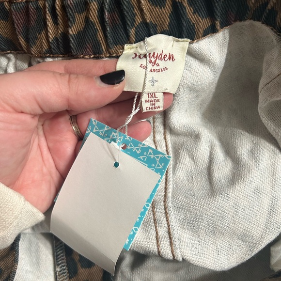 Cheetah mini skirt with tags. - Picture 3 of 3